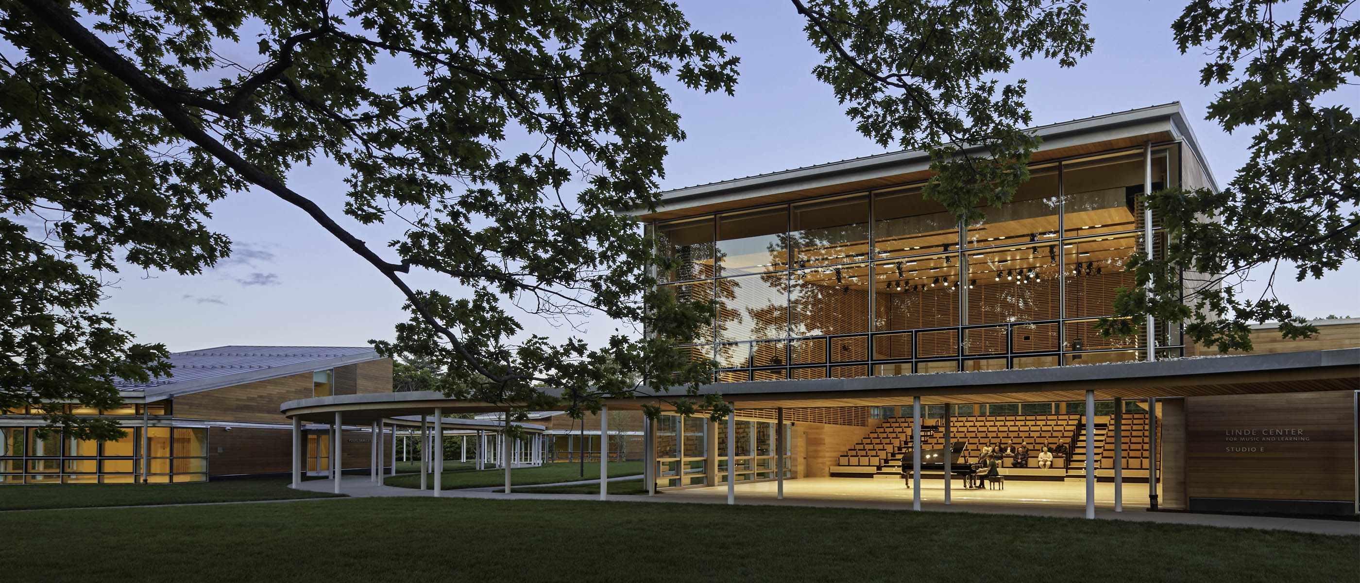 アート・デザイン・音楽 EFFICIENT BUILDINGS Ya'an Panda Performance Center / ZXD Architects | ArchDaily